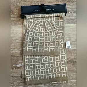 Tommy Hilfiger Beanie & Scarf Set
